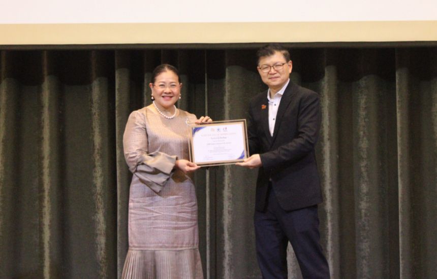 โรงพยาบาลนครธน รับมอบใบประกาศเกียรติคุณ องค์กรนำร่อง 20+1 องค์กร "โครงการพัฒนากรอบการประเมินและมาตรฐานรางวัลองค์กรสุขภาวะแห่งชาติ (WellEx)"